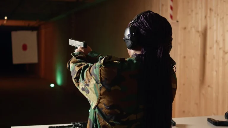 Red Dot Sights vs Holographic Sights: Which One Should Sit on Your Rifle?